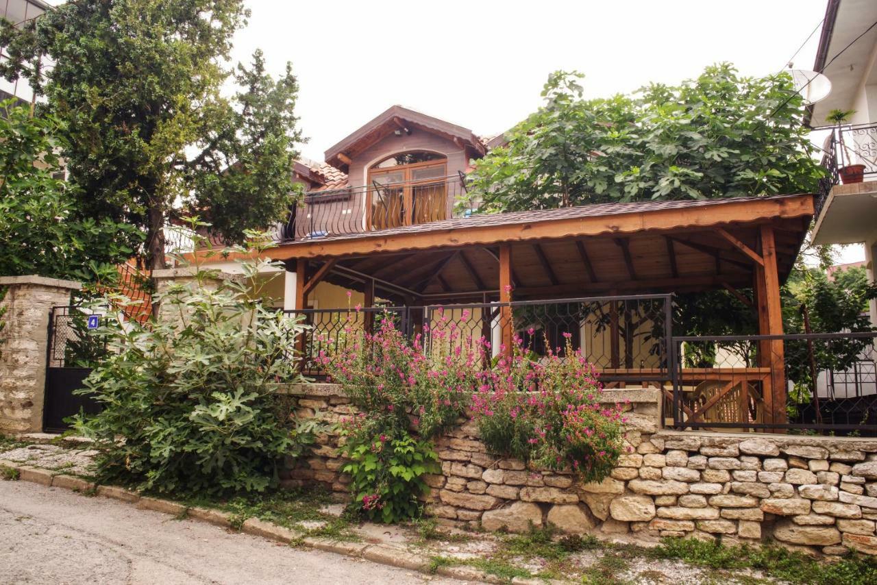 Guest House Yoanna Balchik Exterior foto